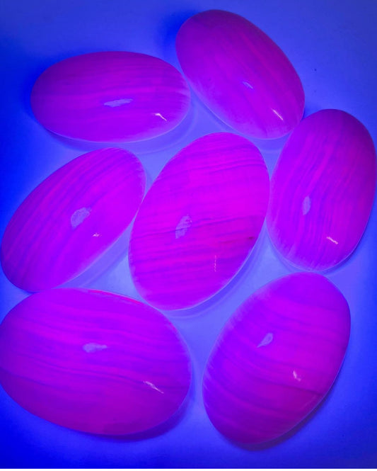 [UV Reactive] Pink Mangano Calcite Palm Stone